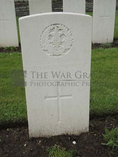 BROWN'S ROAD MILITARY CEMETERY, FESTUBERT - DE BLAQUIERE, The Hon. JOHN